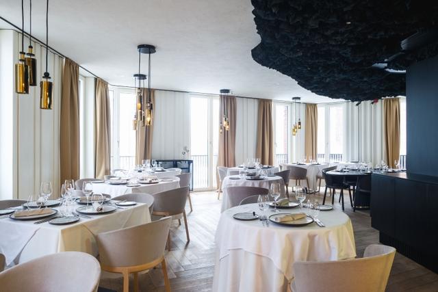 商業空間:里加老縣城現代風格餐廳設計