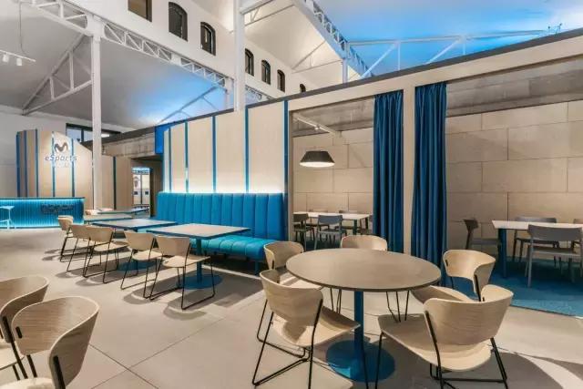 就喜歡這種天馬行空的藍,馬德里Movistar Riders辦公室設計